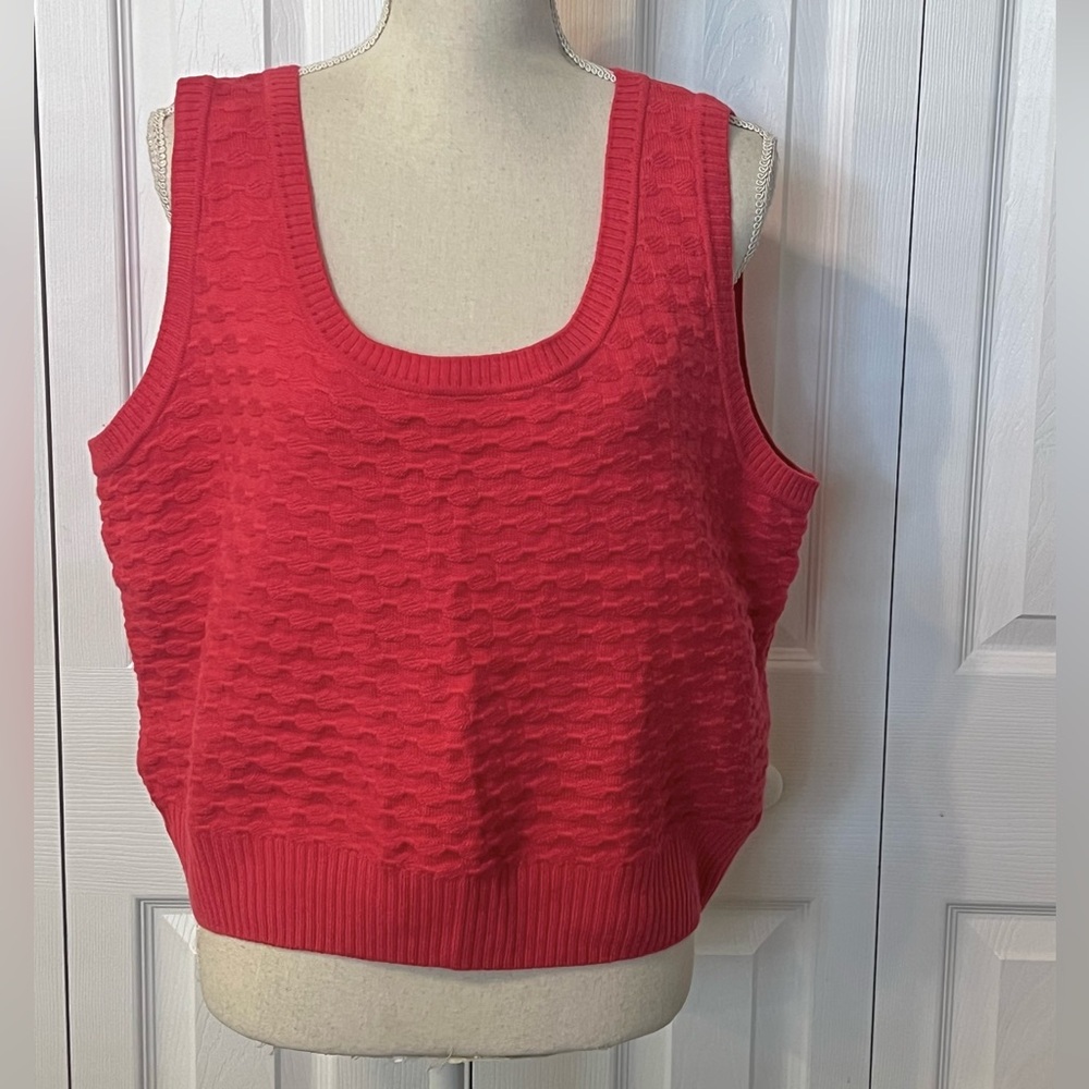 St. John 100% Wool Sleeveless Knit Sweater in red / orange Size XL